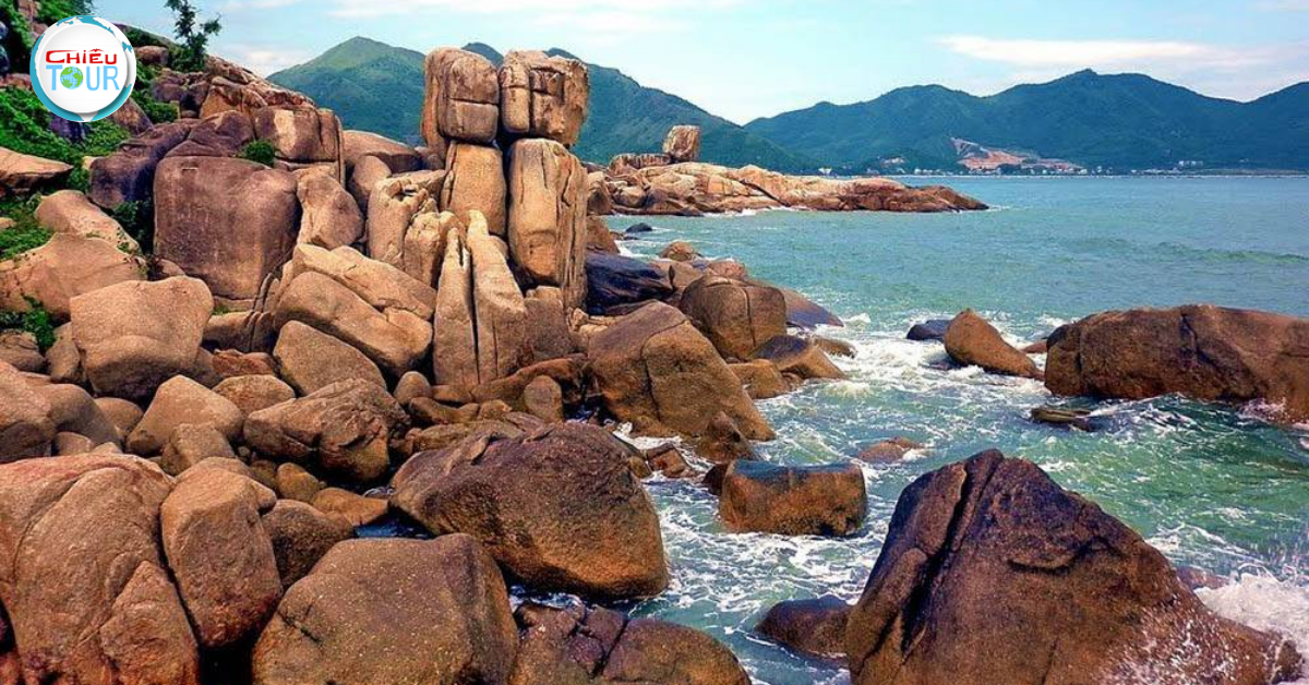 Explore Hon Chong Nha Trang – The Legend of Rocks and Waves