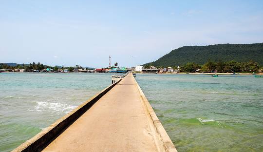 Làng chài Hàm Ninh