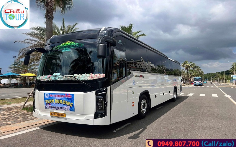 Xe Kia 45 Chỗ Ngồi - Vẻ Bên Ngoài Sang Trọng